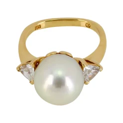 Ring in Gelbgold mit Zuchtperle und Diamanten