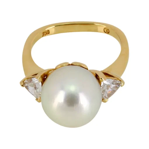 Ring in Gelbgold mit Zuchtperle und Diamanten